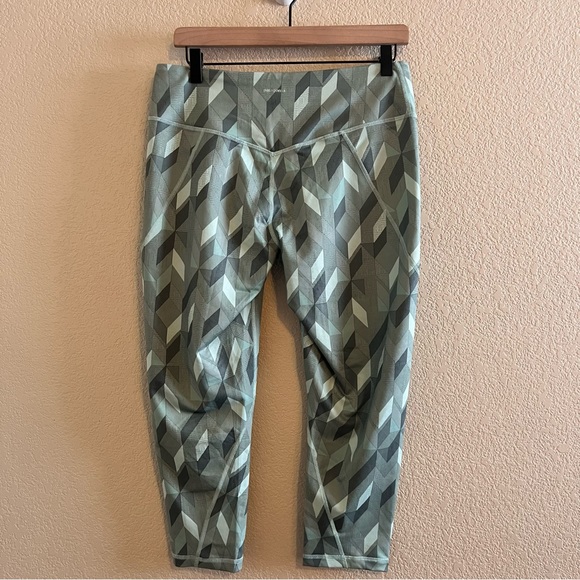 Patagonia 3/4 Length Compression Running Training Tights Green Size Large - Picture 5 of 9